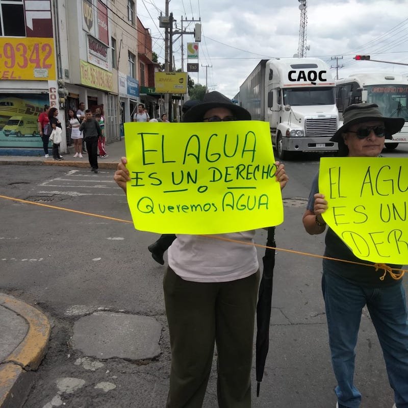 Por la falta de agua potable vecinos de Ecatepec están bloqueando la ...