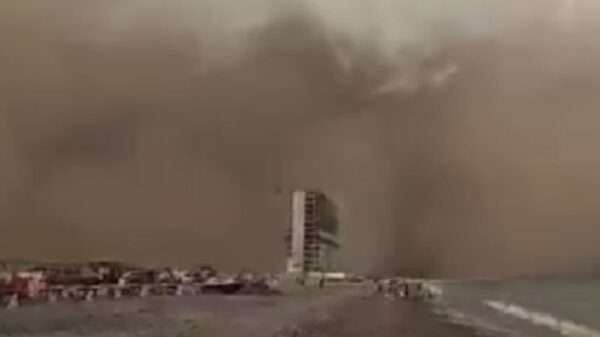 Turistas graban tremenda tormenta de arena en Sonora y las imágenes son impactantes