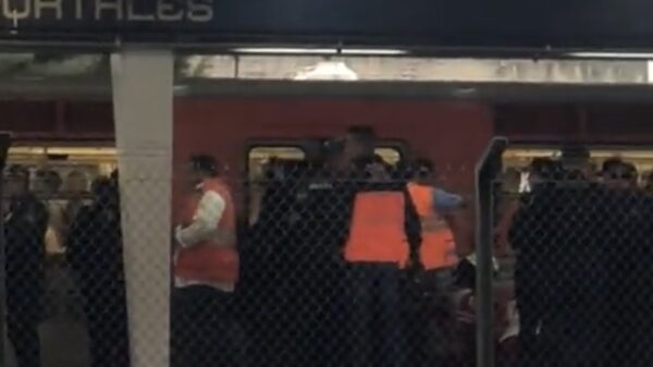 Mujer pierde la vida tras ser imantada por un convoy del metro en la estación Portales