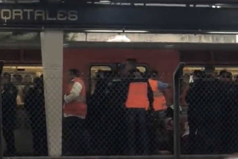 Mujer pierde la vida tras ser imantada por un convoy del metro en la estación Portales