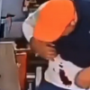VIDEO: Sujeto se apuñala el estómago para conocer qué tan filosa era una navaja