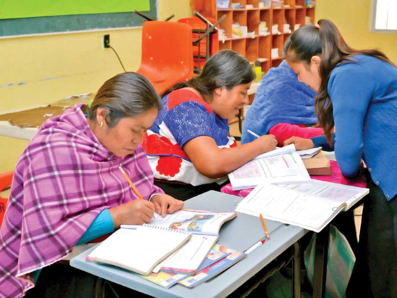 INEA alfabetiza a más de 880 mil adultos y jóvenes