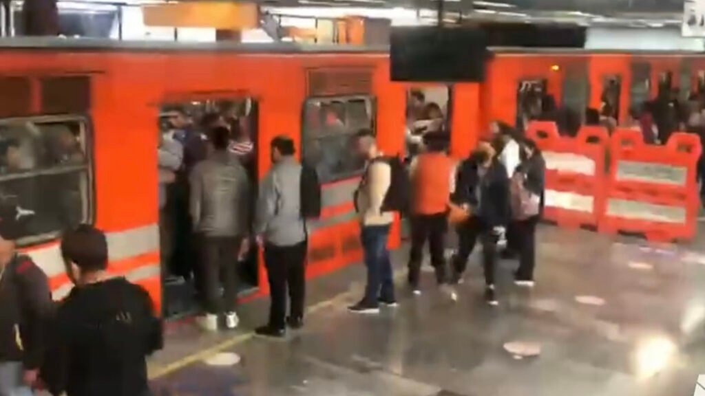 Usuarios denuncias retrasos de 7 y 10 minutos en la estación El Rosario