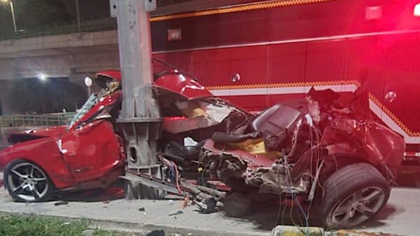 Difunden video del devastador accidente en que un auto se partió en dos en la alcaldía Tlalpan