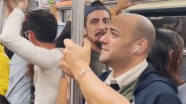 VIDEO: Argentino echa pestes del metro de la CDMX y un mexicano lo encara
