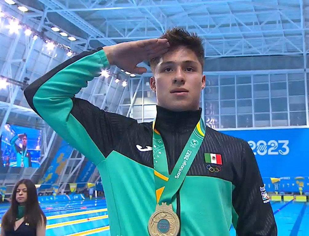 Clavadistas mexicanos obtienen dos oros y una plata en Santiago 2023