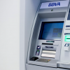 Plantean prohibir que bancos cobren comisiones por consulta de saldo y retiro de efectivo en cajeros automáticos