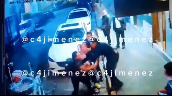 Difunden video del brutal ataque en La Condesa: Sujeto apuñaló 20 veces a guardia de seguridad
