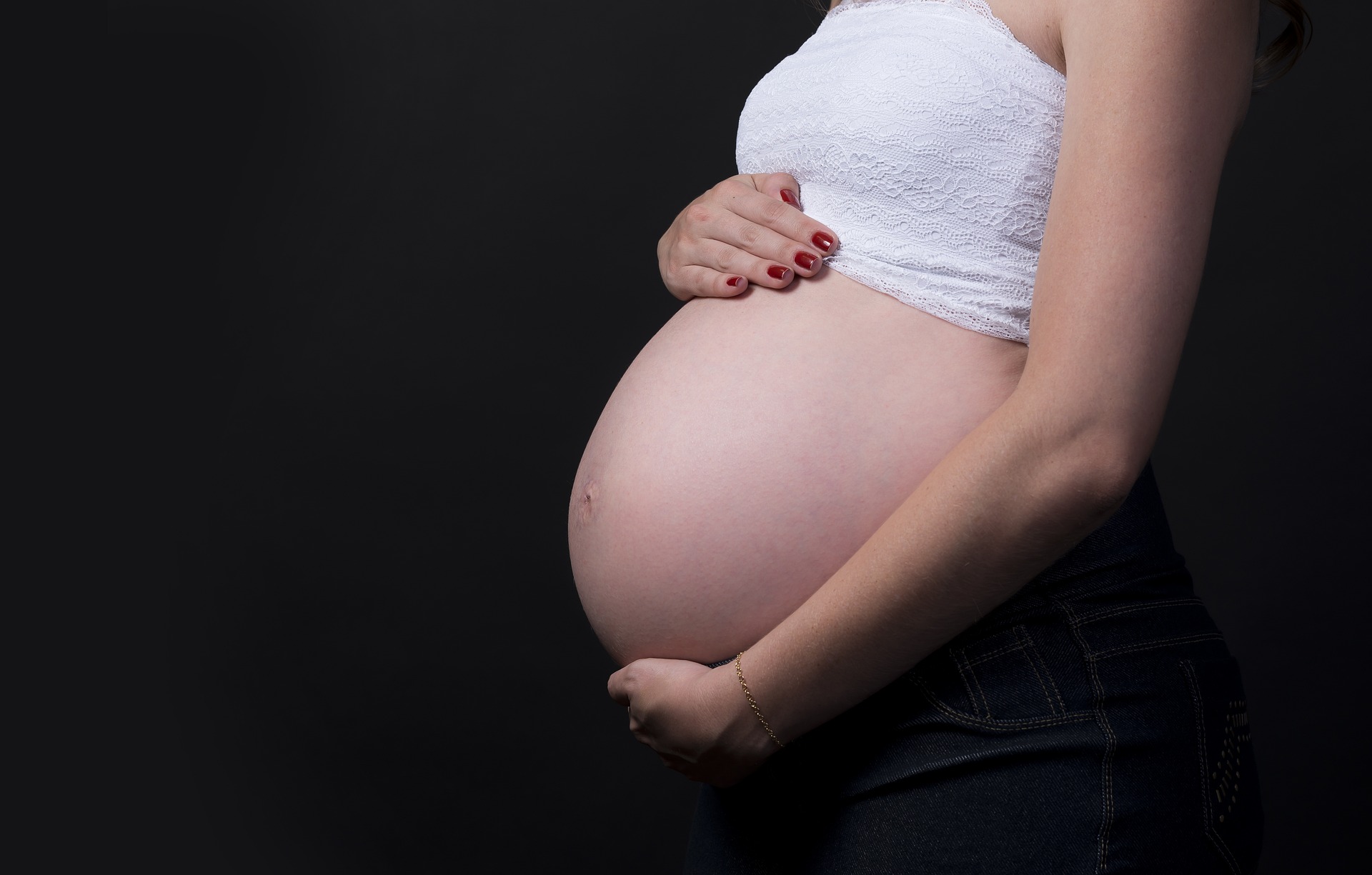 Muere conductora de televisión a los 38 años—estaba embarazada y tenía 6 meses de gestación