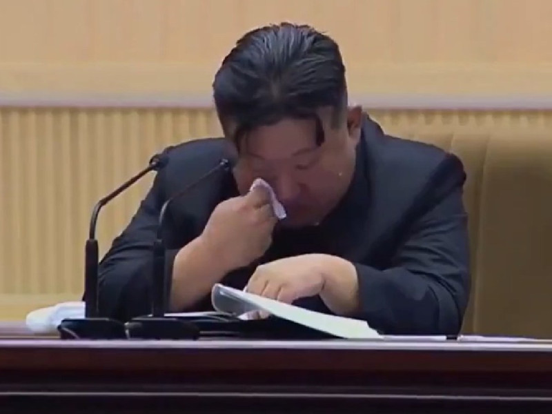 VIDEO: Kim Jong-un rompe en llanto en plena conferencia y pide a mujeres norcoreanas tener más hijos