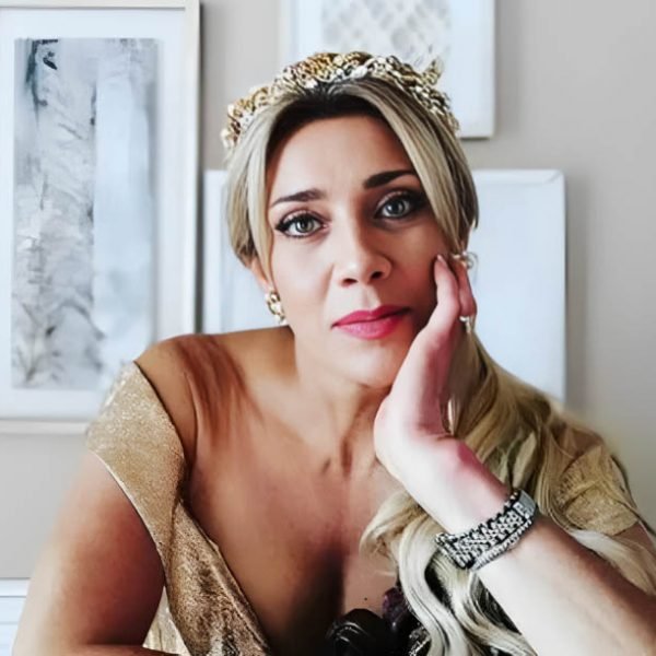 Cynthia Klitbo enciende la polémica al tachar de "flojos" a adultos mayores que usan silla de ruedas