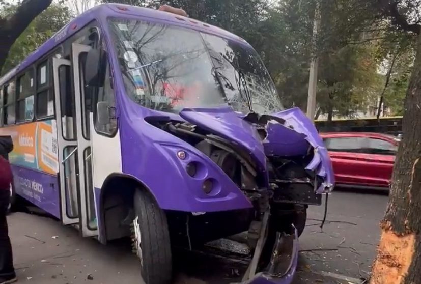 Accidente en Reforma: Camión se estrella con un árbol y deja como saldo 25 heridos