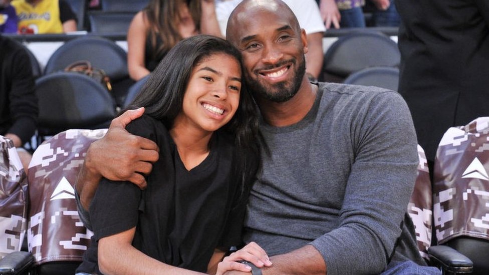 Kobe Bryant: Lakers develan primera estatua en homenaje al fallecido basquetbolista