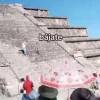 VIDEO: Turista irrespetuoso es abucheado al subir a pirámide en Teotihuacán