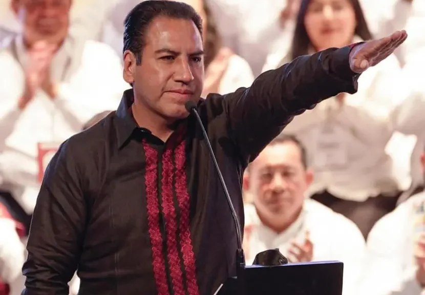 Eduardo Ramírez recibe constancia de Morena como candidato al gobierno