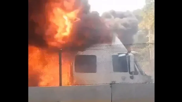 VIDEO: Impactante choque entre tráileres colapsa la autopista México-Querétaro