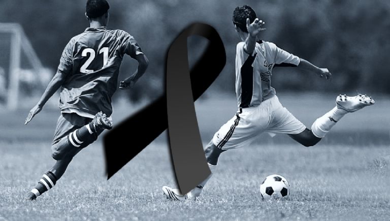 VIDEO: Futbolista de 17 años muere en pleno partido tras recibir letal patada