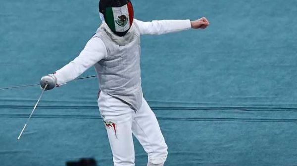 Diego Cervantes gana medalla de plata en Preolímpico de Esgrima en Costa Rica