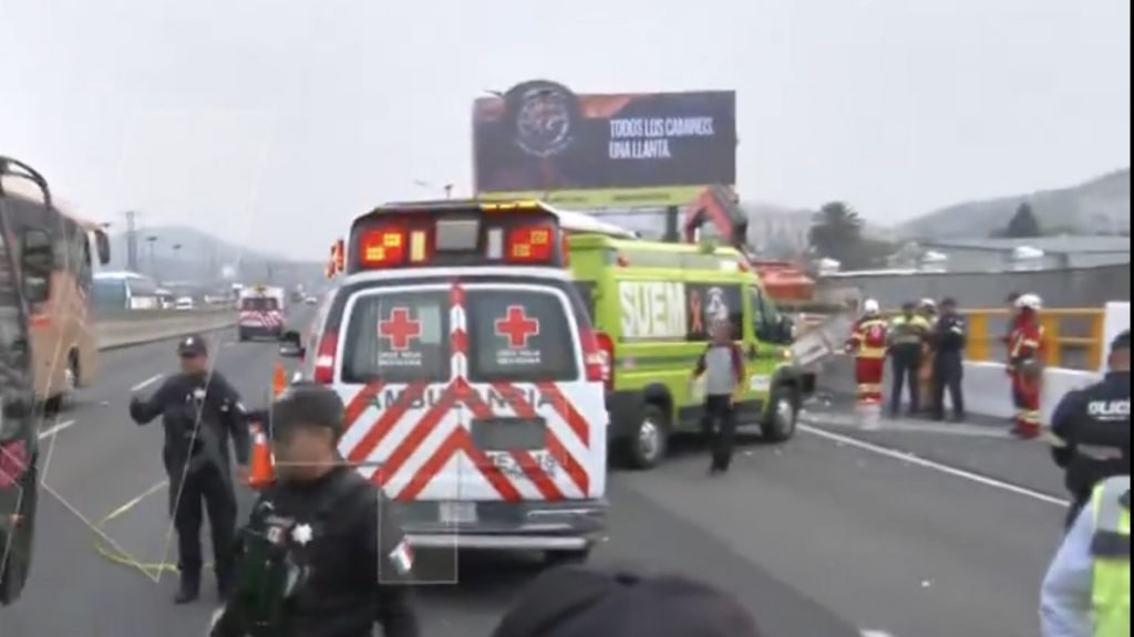 Un muerto y cuarto heridos graves deja choque sobre la carretera México ...