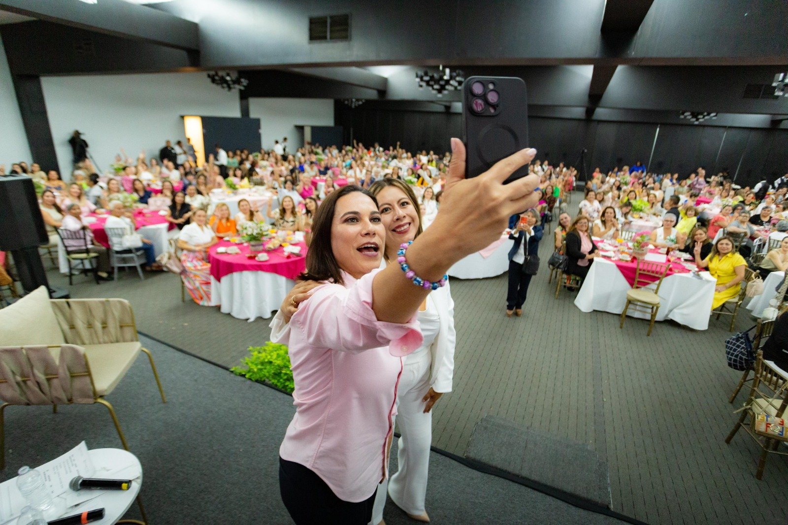 Respaldan mujeres de Irapuato a Lorena Alfaro