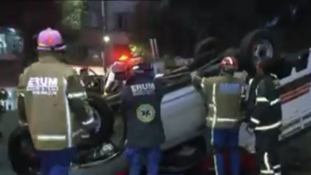 Tres personas lesionadas deja volcadura en calles de la CDMX - México Ya