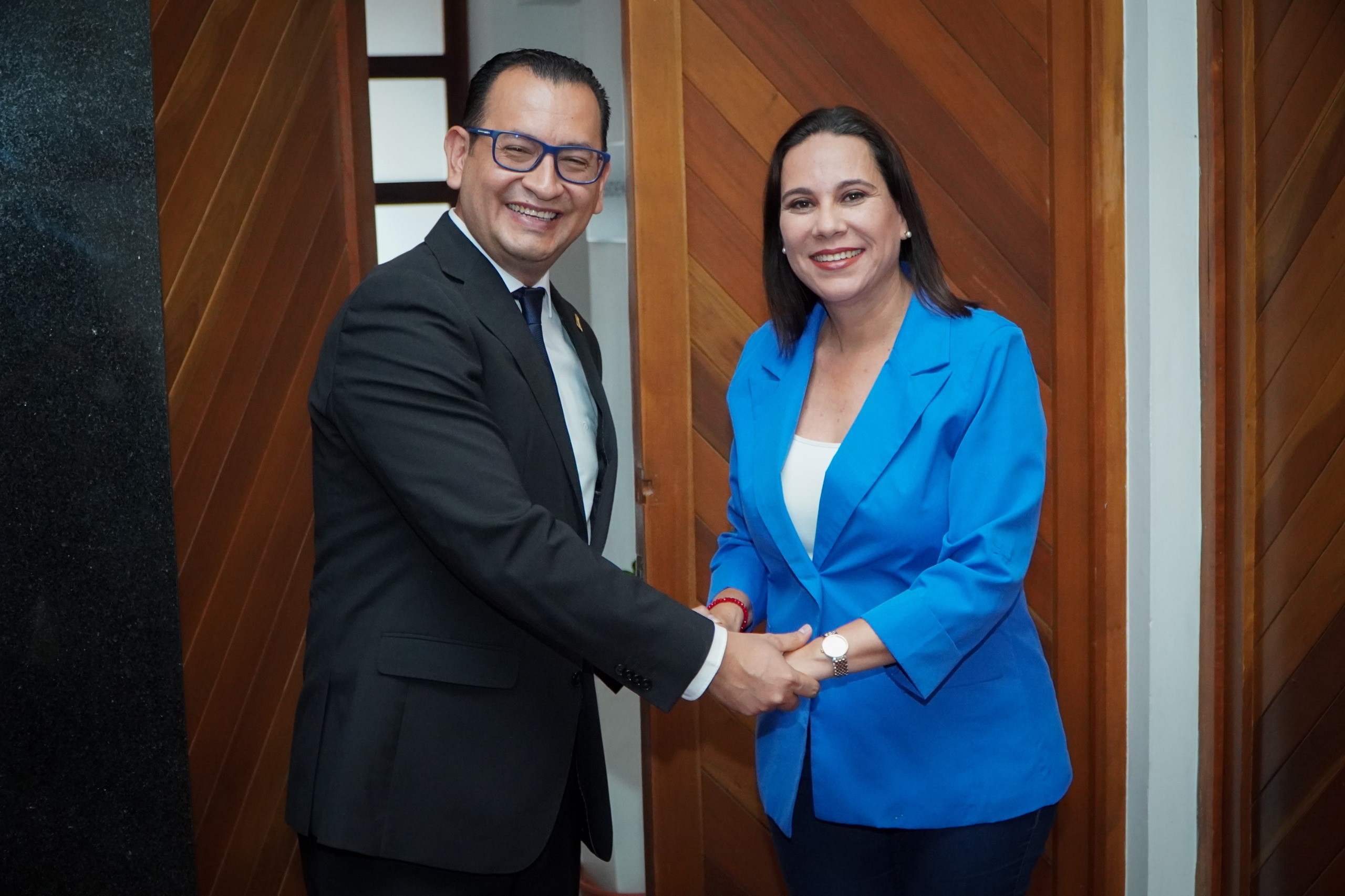 Se reúne Lorena Alfaro con presidente municipal interino