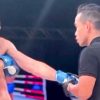 VIDEO: Luchador de MMA se disloca el hombro en pleno combate, pero se lo acomoda y sigue peleando