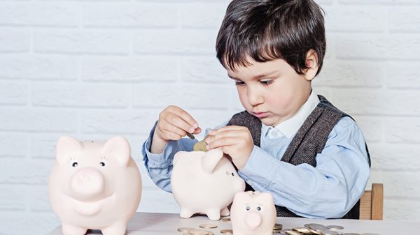 ¿Cómo enseñarle a tus hijos el valor del dinero?