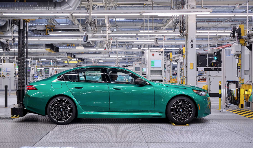 Bandera verde para el totalmente nuevo BMW M5: Inicio de producción para el sedán de alto desempeño