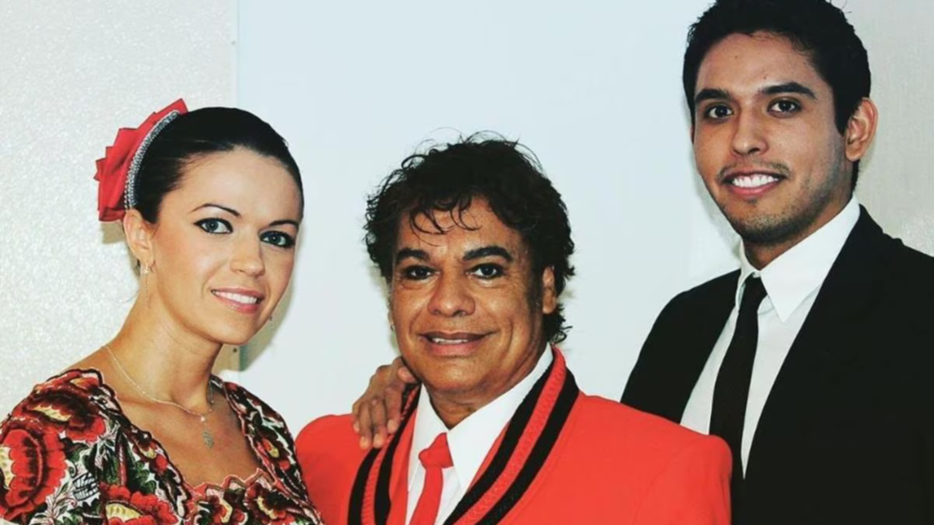 Muere nieto recién nacido de Juan Gabriel, hijo de Iván Aguilera y Simona: “Mi corazón duele”