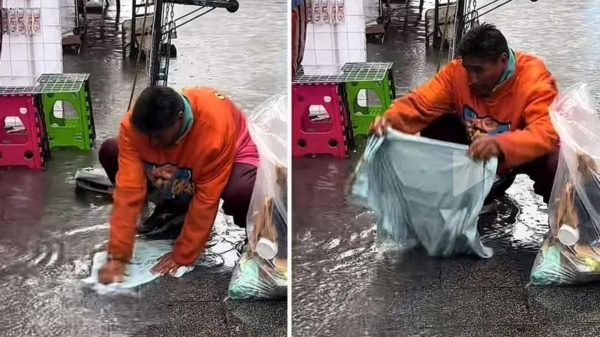 captan a hombre lavando su ropa con agua de lluvia en calles de la CDMX