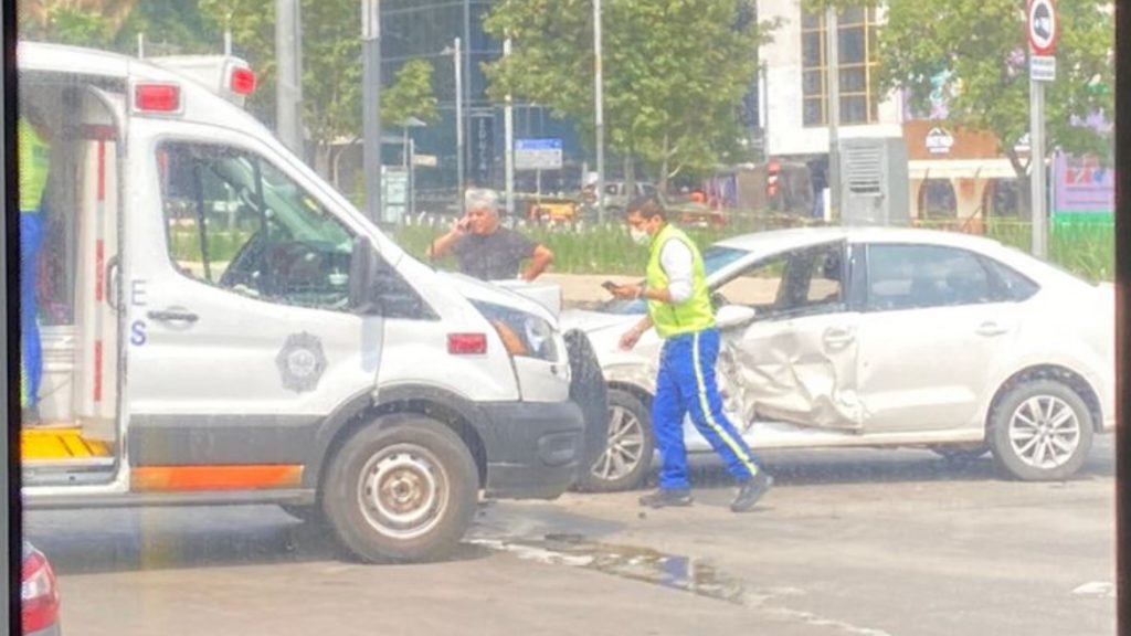 Choque en Paseo de la Reforma deja una mujer lesionada - México Ya