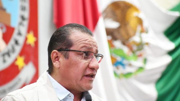 Diputado de Morena exige clausurar tiendas Oxxo cercanas a escuelas en Oaxaca