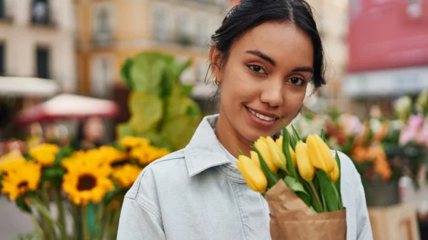 El verdadero significado de regalar flores amarillas este 21 de septiembre: todo lo que necesitas saber