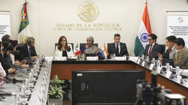 México está listo para recibir inversiones extranjeras, aseguran senadores