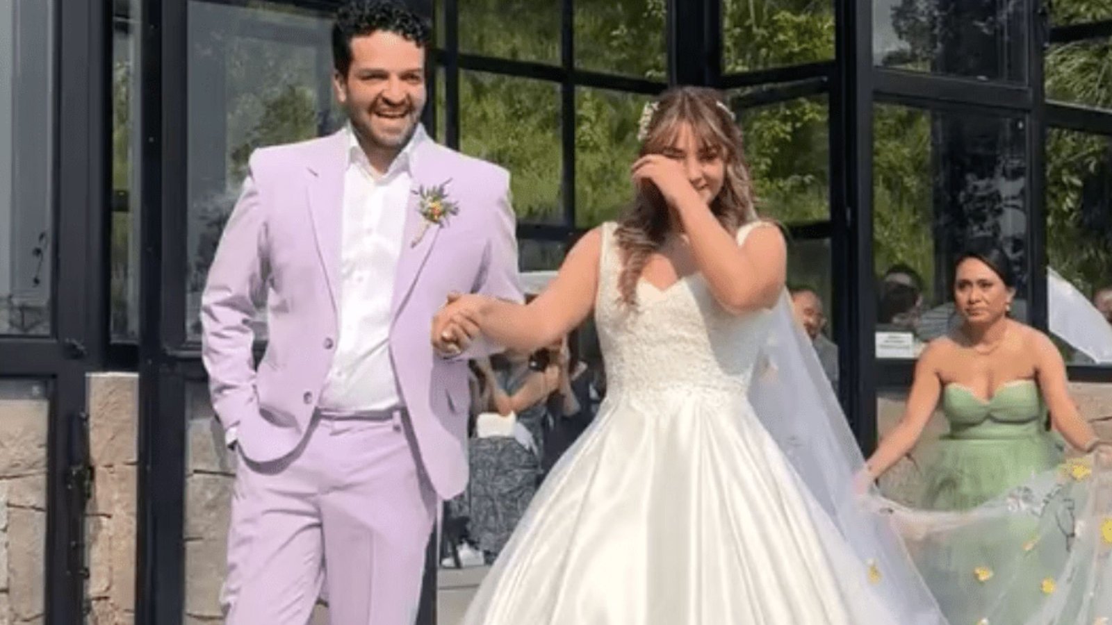 Daniela Luján se casa, pero sufre vergonzoso accidente y el video se viraliza