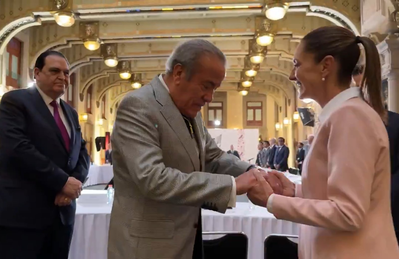 La Presidenta Claudia Sheinbaum se reunión con empresarios para planear ...