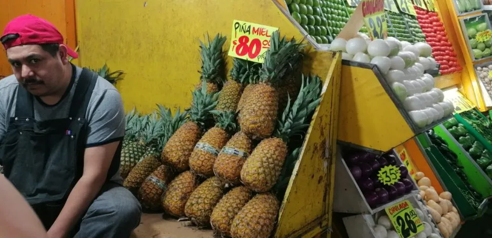 Precios de alimentos se disparan hasta en 300 % como piña, papaya, fresa, nopal