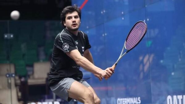 Leonel Cárdenas alcanza posición histórica en el ranking mundial de squash