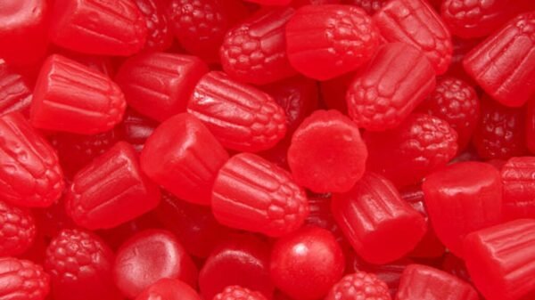 Estados Unidos prohíbe el uso del colorante rojo en alimentos y medicamentos por riesgo de cáncer