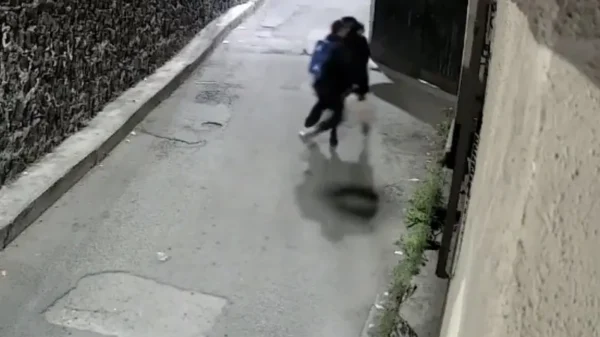 Capta en video agresión sexual de un sujeto a una mujer en la alcaldía Tlalpan