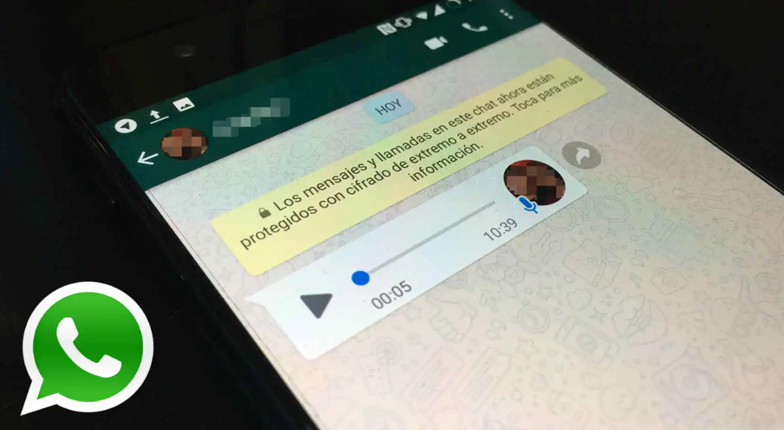 ¿Por qué se paran los audios de WhatsApp al acercar el móvil al oído y cómo solucionarlo?