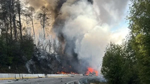 VIDEO: Tragedia en la México-Puebla: Choque múltiple y explosión dejan 6 muertos