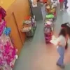 VIDEO: Celular explota en la bolsa trasera de una joven en Brasil