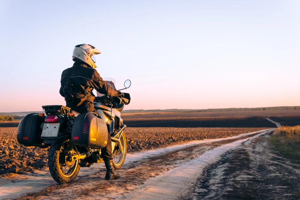 ¿Viajas en moto? Ahorra más tiempo y conduce seguro con estos tips