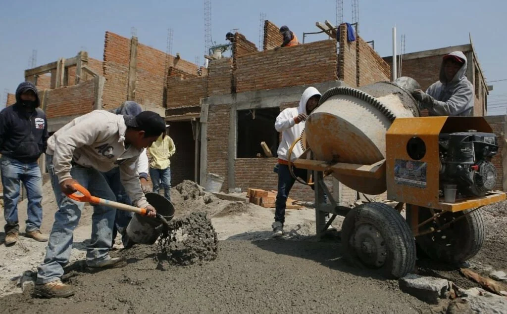 Día del albañil: ¿Cuánto gana realmente un trabajador de la construcción en México?
