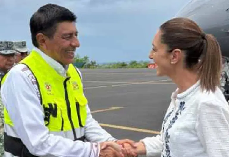 Sheinbaum sobrevuela zonas afectadas en Oaxaca tras paso del huracán Erick