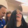 Diseñadora famosa es arrestada tras escándalo en pleno vuelo