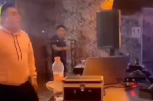 DJ sufre accidente con fuego en en pleno show y protagoniza impactante momento