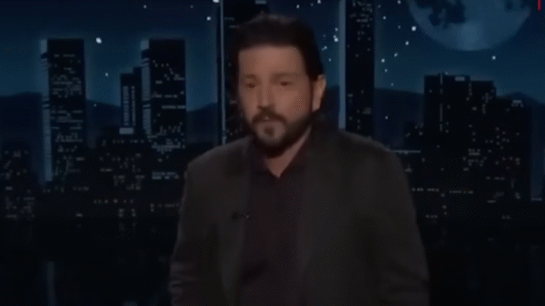 Diego Luna manda contundente mensaje pro migrantes en el programa de Jimmy Kimmel